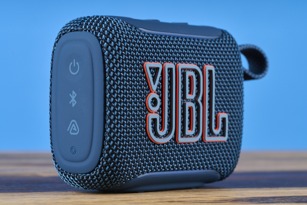 JBL Go 5 – Bedienfeld seitlich