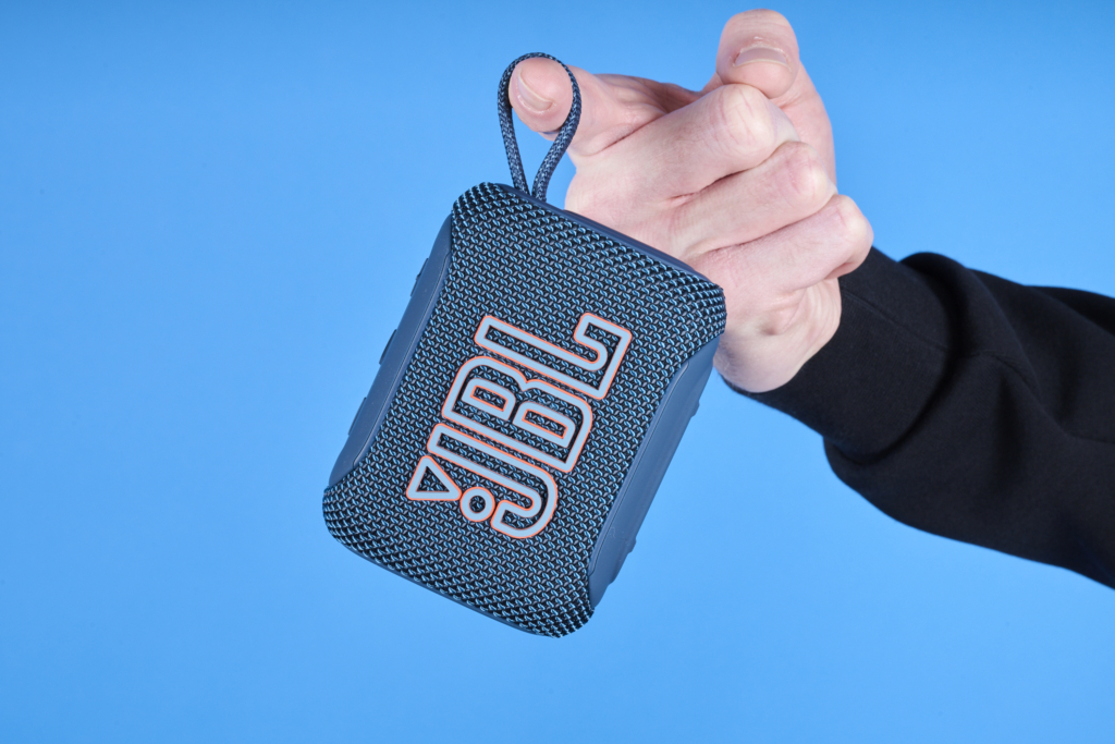 JBL Go 5 – In der Hand