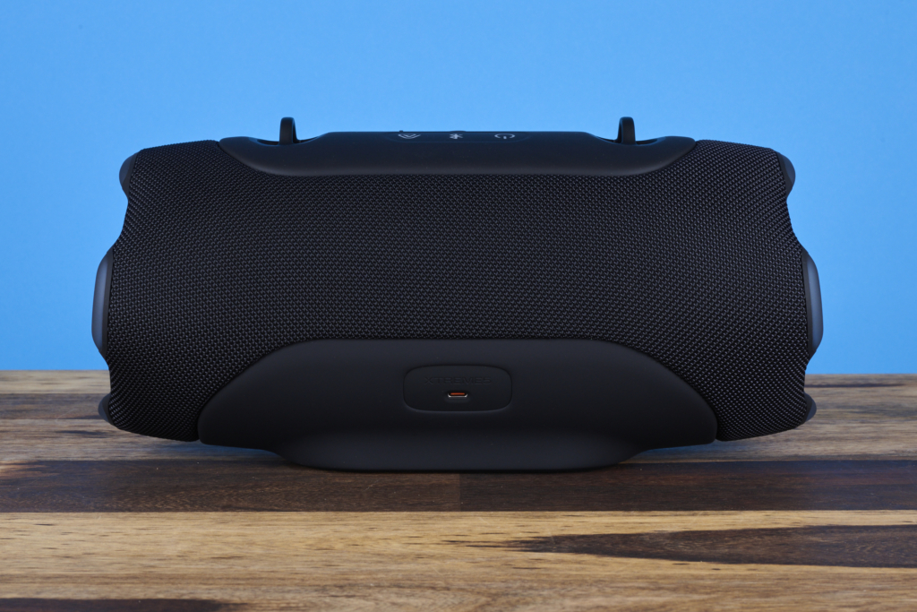 JBL Xtreme 5 – Rückseite mit Anschluss