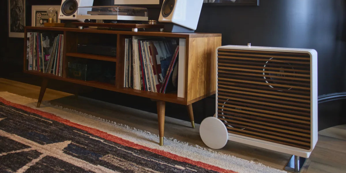 REL Acoustics bringt elegante Subwoofer der Reihe Planar.