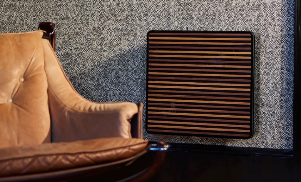 Die neuen Subwoofer der Planar-Reihe lassen sich auch an der Wand aufhängen.