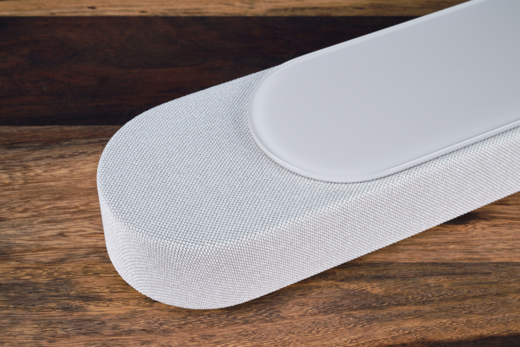 Upfiring-Speaker unter Stoff Detailaufnahme