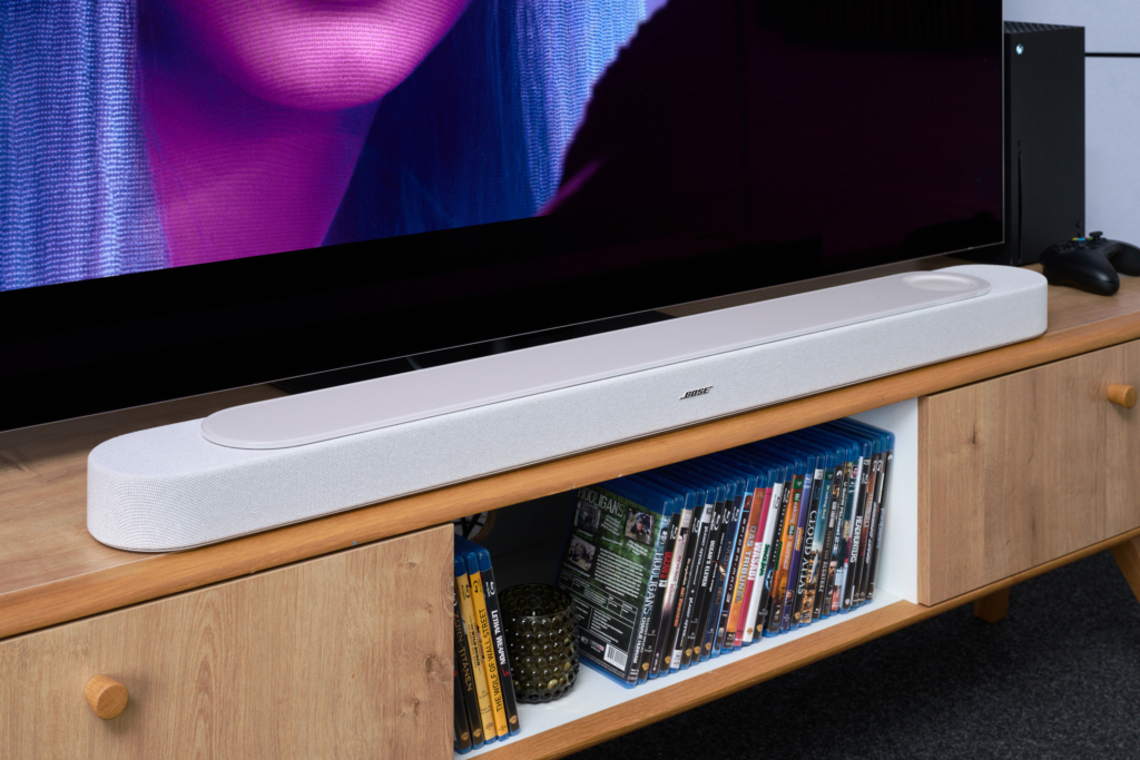 Bose Lifestyle Ultra Soundbar Schrägansicht