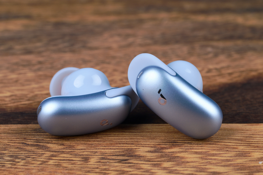 Soundcore Liberty 5 Pro – Beide Buds nebeneinander