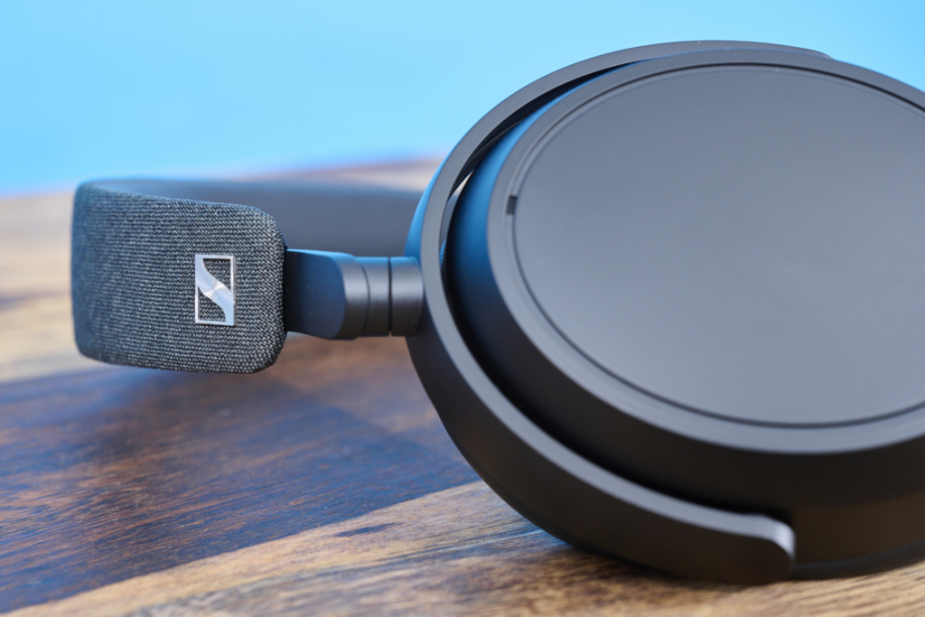 Sennheiser Momentum 5 Wireless vs Sennheiser Momentum 4 Wireless Design 2