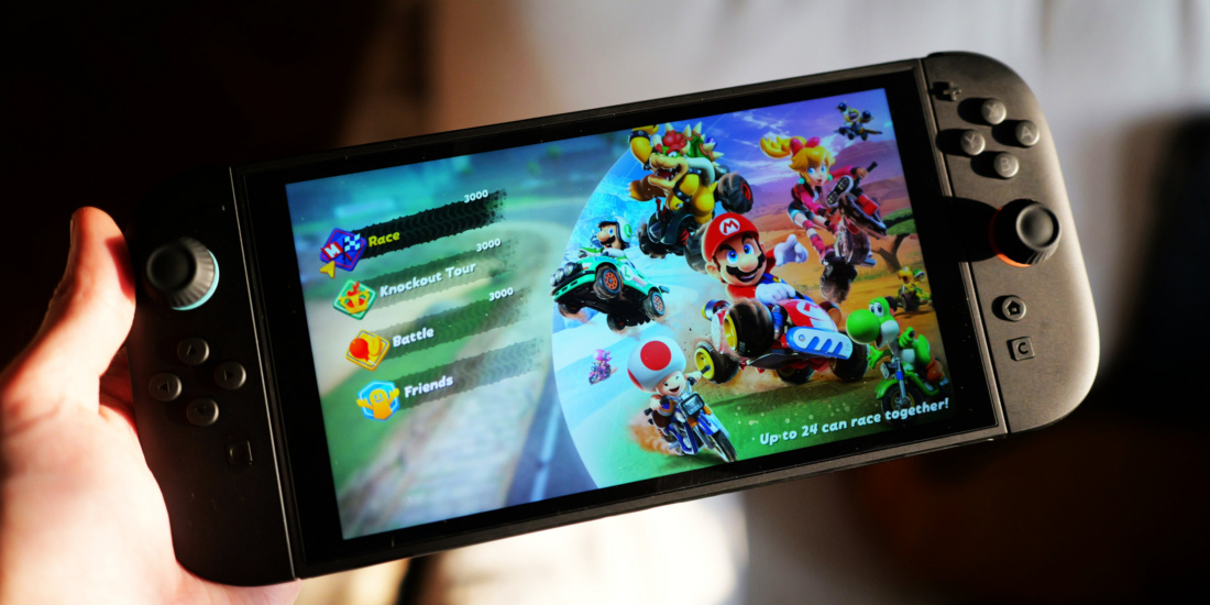 Die Nintendo Switch 2 könnte bald doch noch ein OLED-Display erhalten.