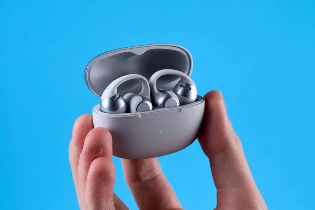 Shokz OpenDots 2 – In der Hand