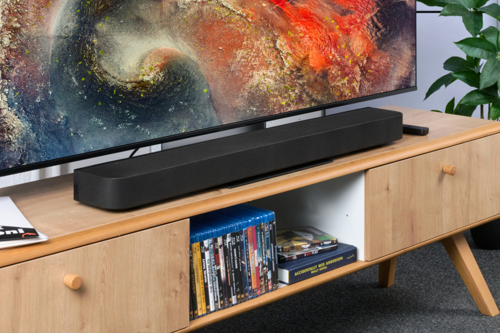 Sony Bravia Theatre Bar 7 Schrägansicht auf Lowboard