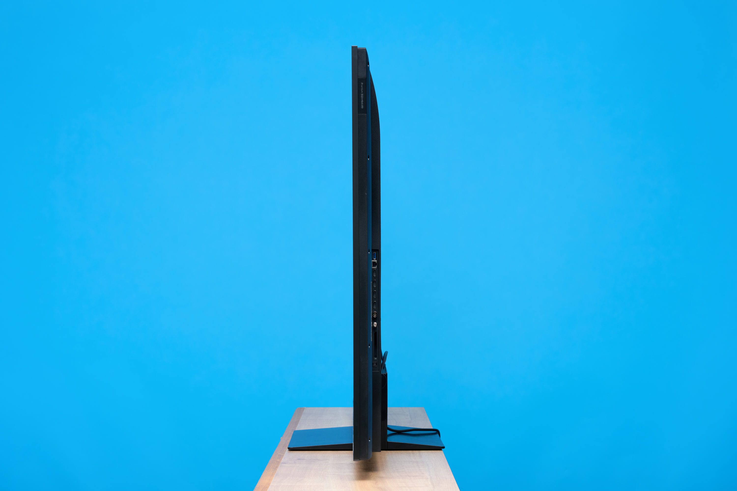 TCL C7L Seitenansicht