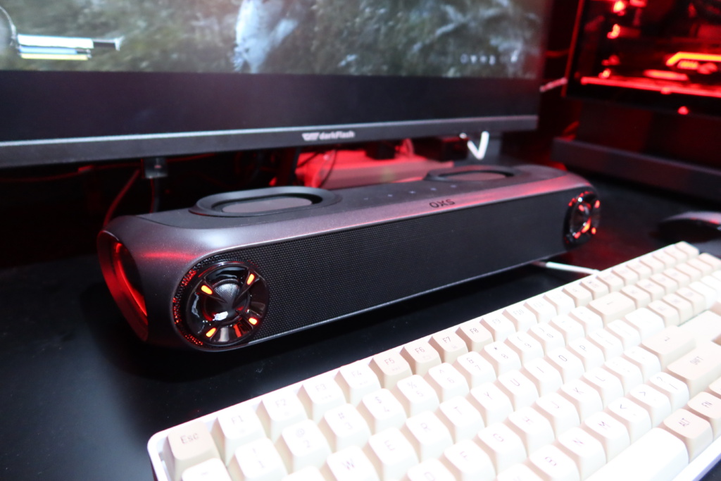 Soundbar vor Monitor
