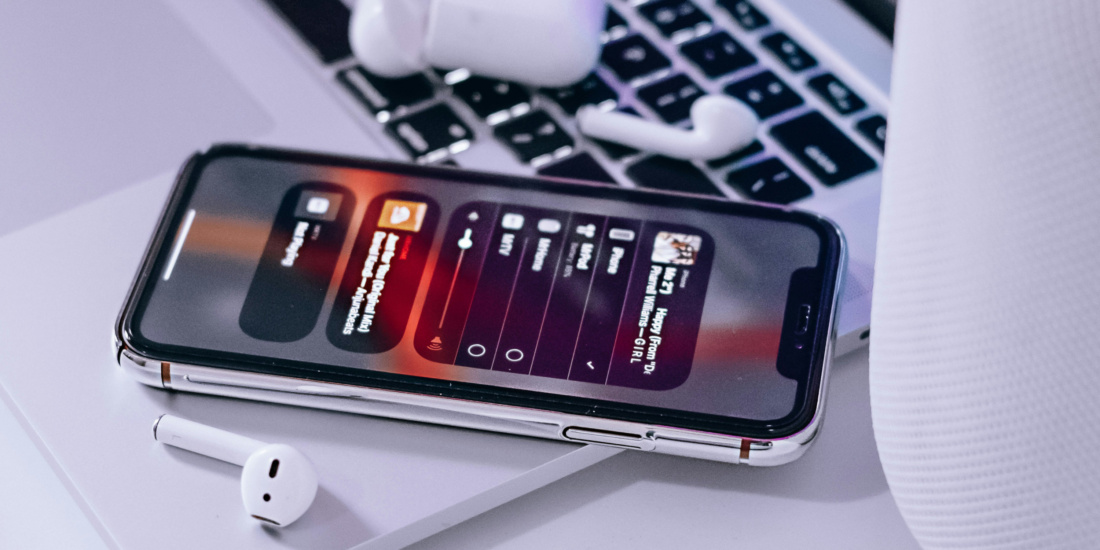 Auch Apple Music will bei KI-Inhalten mehr Transparenz schaffen.