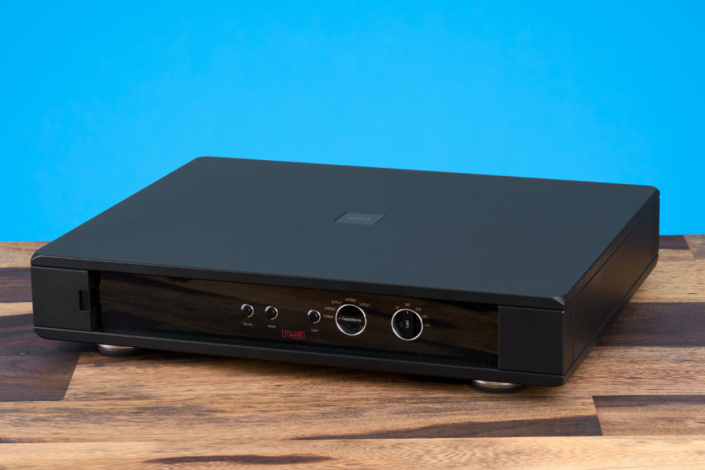 Rega Aura 3 Seiten von rechts