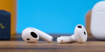 Apple AirPods 5 mit kabellosem Ladecase Titelbild | HIFI.DE Test