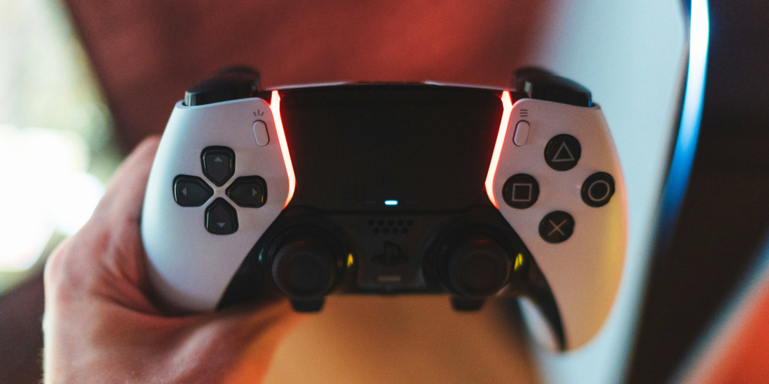 Sony könnte kontaktlose Zahlungen über seine PlayStation-Controller einführen.