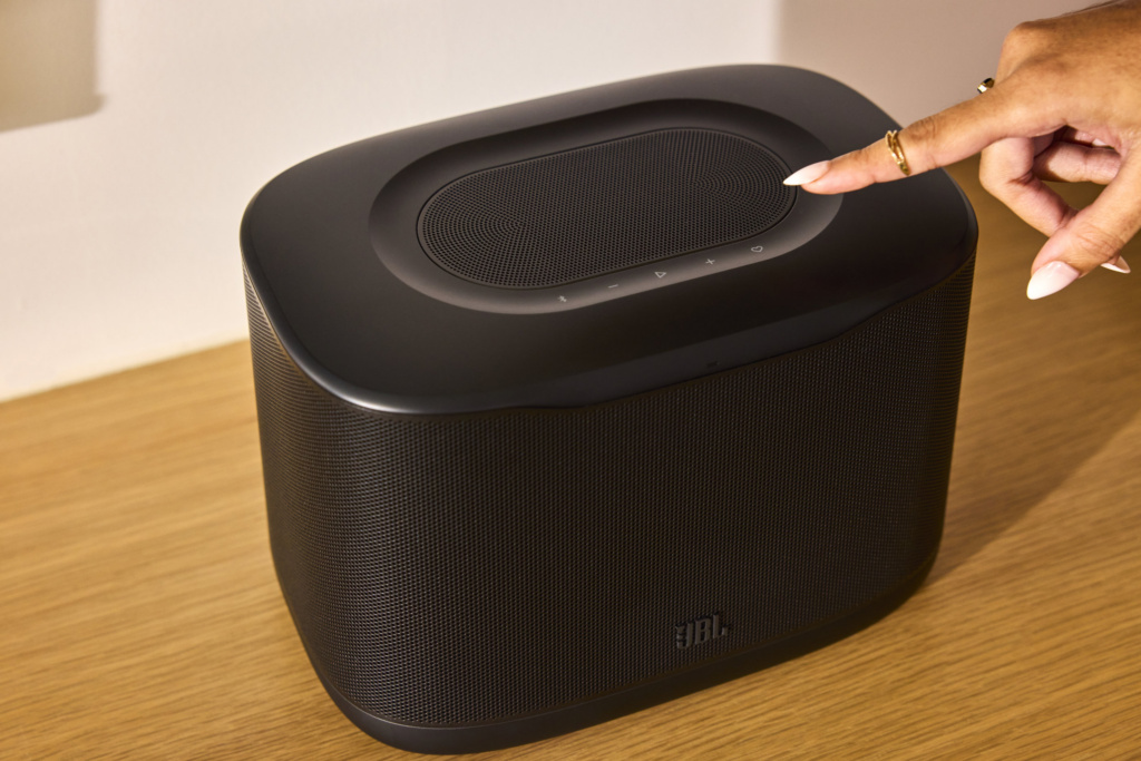 Hier sieht man den JBL Cove X1, das Flaggschiff der Reihe.