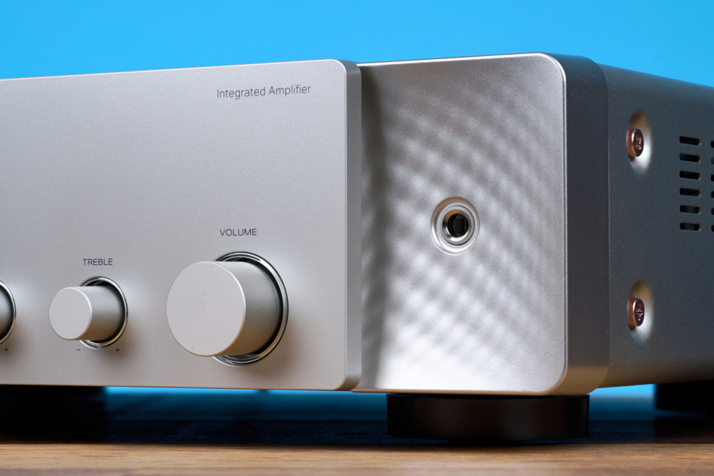 Marantz Model 70 – Vorderseite rechts mit Anschluss für Kopfhörer