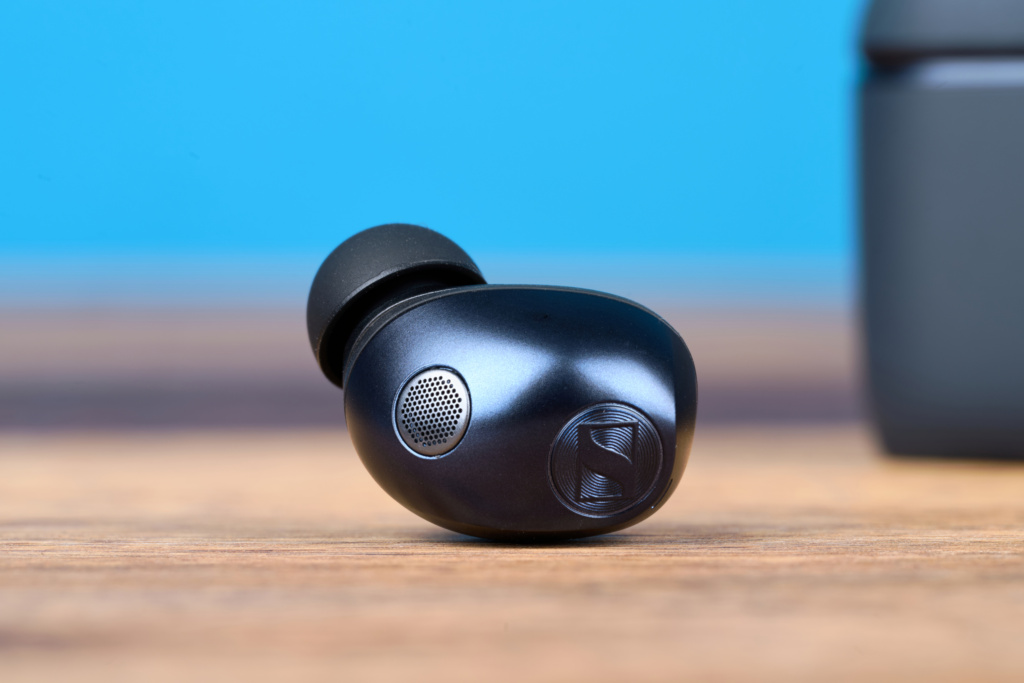 Sennheiser Momentum True Wireless 5 – Einzelner Bud liegend