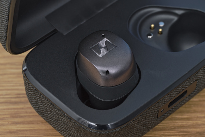 Sennheiser Momentum True Wireless 5 vs. Sennheiser Momentum True Wireless 4 – Detail der Buds