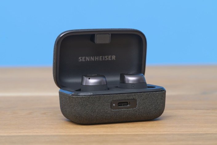 Sennheiser Momentum True Wireless 5 vs. Sennheiser Momentum True Wireless 4 – Offenes Case