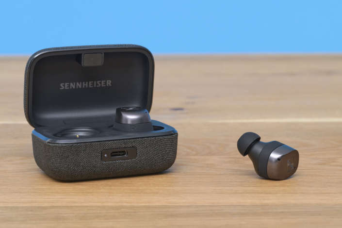 Sennheiser Momentum True Wireless 5 vs. Sennheiser Momentum True Wireless 4 – Buds vor dem Case