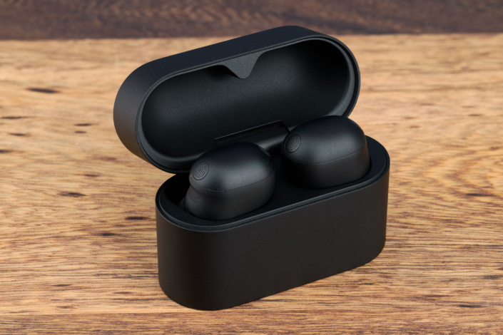 Sennheiser Momentum True Wireless 5 vs. Sony WF-1000XM6 – Design