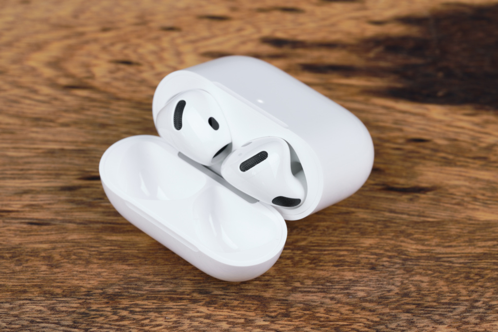 Apple AirPods 5 – Case offen