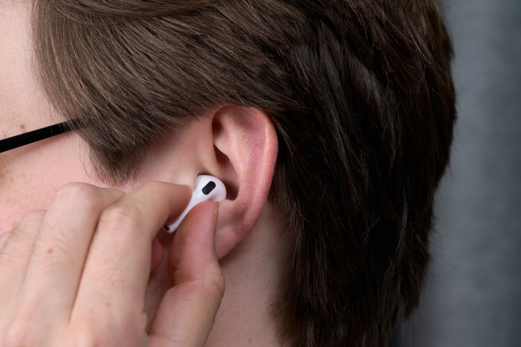Apple AirPods 5 – Bedienung am Gerät