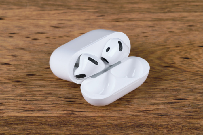 AirPods 5 vs Galaxy Buds4 – Case