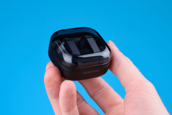 AirPods 5 vs Galaxy Buds4 – Intro