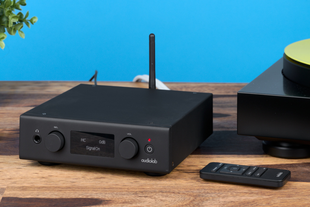 Audiolab PPA7 mit Fernbedienung und Plattenspieler