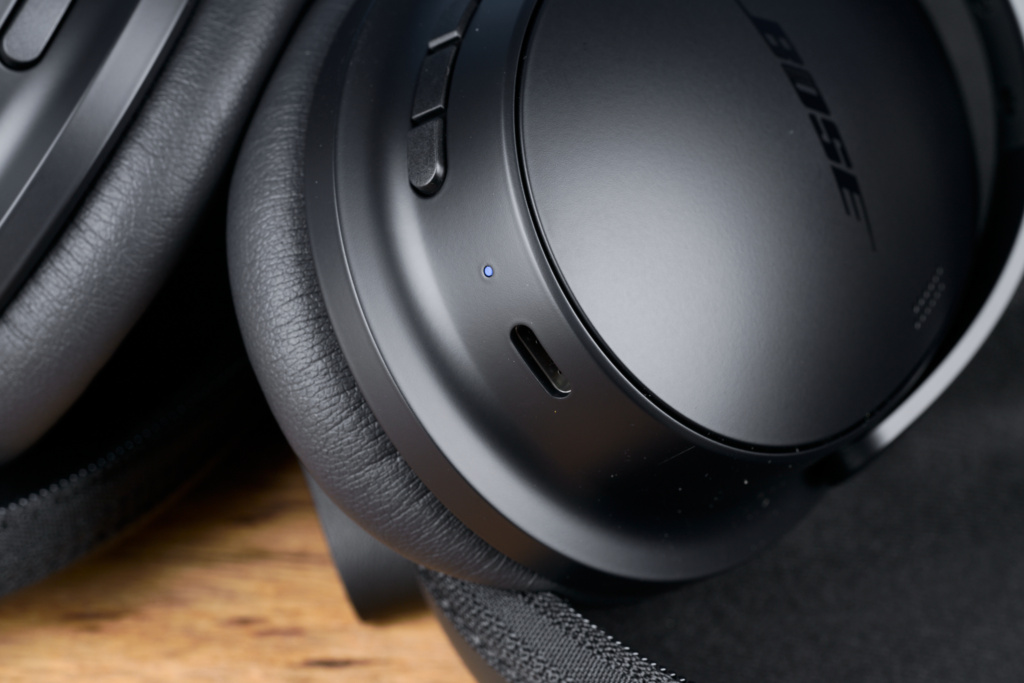 Bose QuietComfort Headphones (2. Gen.) im Test – Ladeanschluss