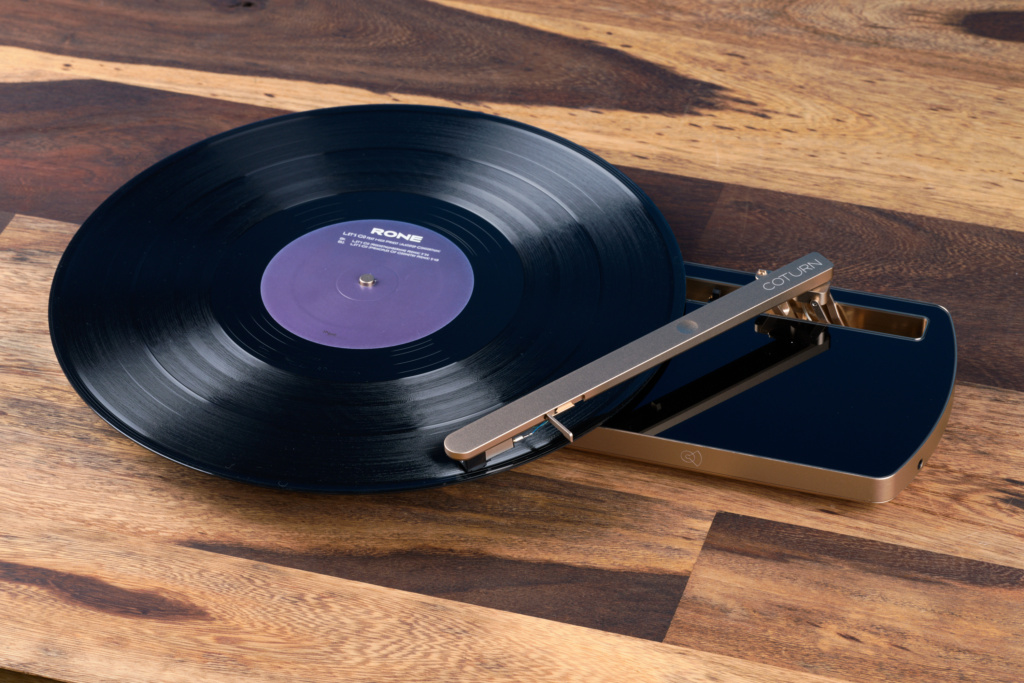 Coturn CT-Two Dreiseitenansicht mit Platte