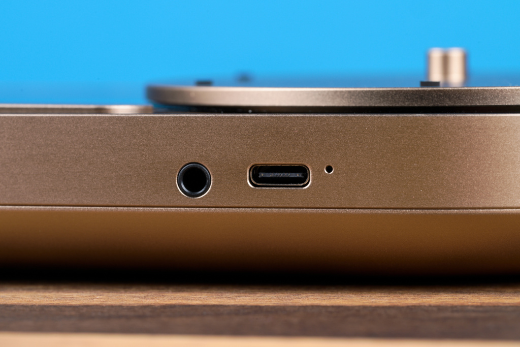 Coturn CT-Two Line- und USB-Anschluss