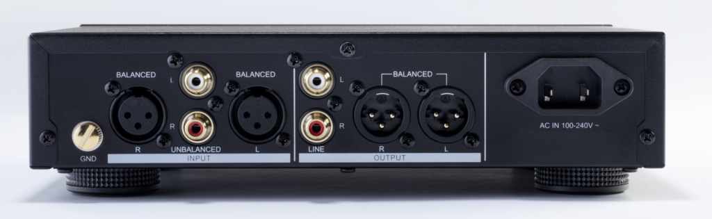 Dual CP 707 Rückseite mit Anschlüssen