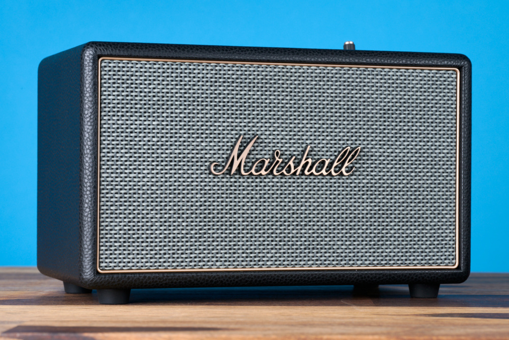 Marshall Acton IV – Vorne links