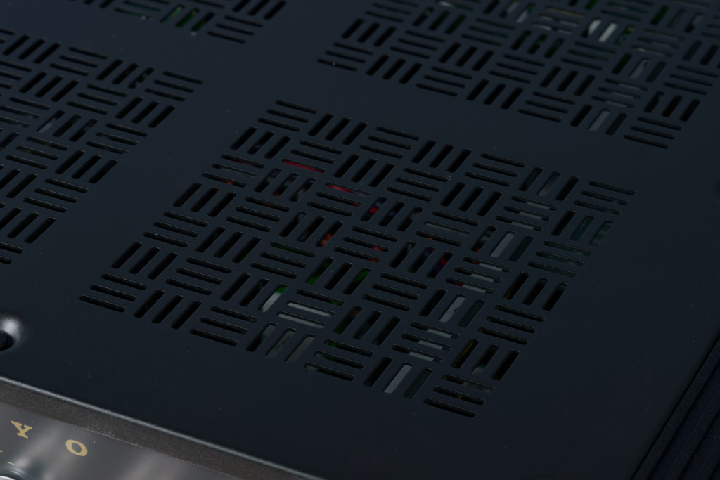 Onkyo M-80 Gitter Detail