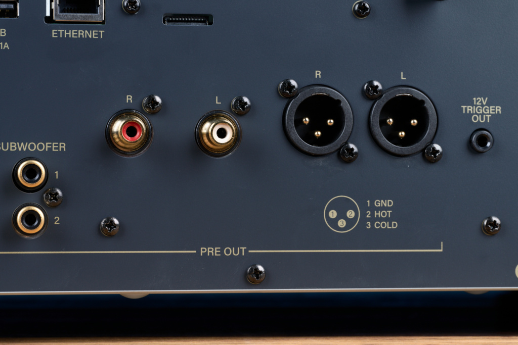 Onkyo P-80 Vorverstärkerausgänge